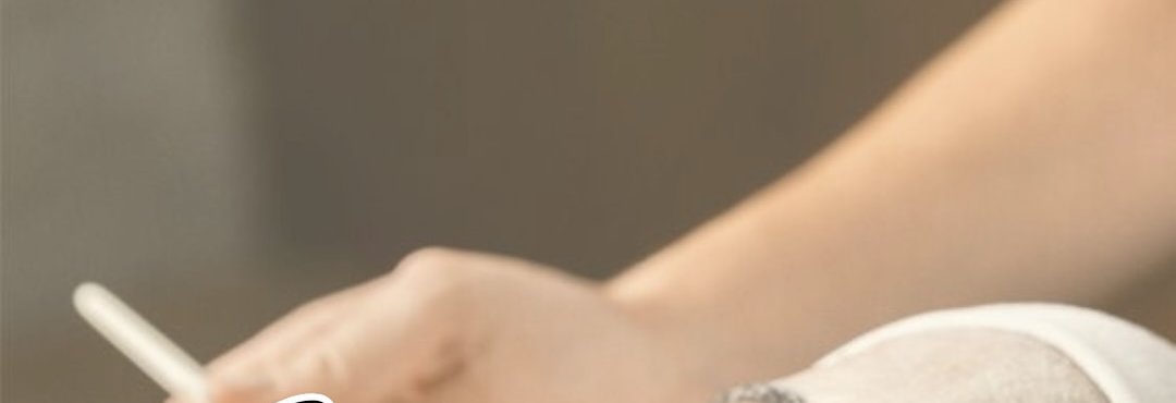 Aplicación de un producto durante una higiene facial